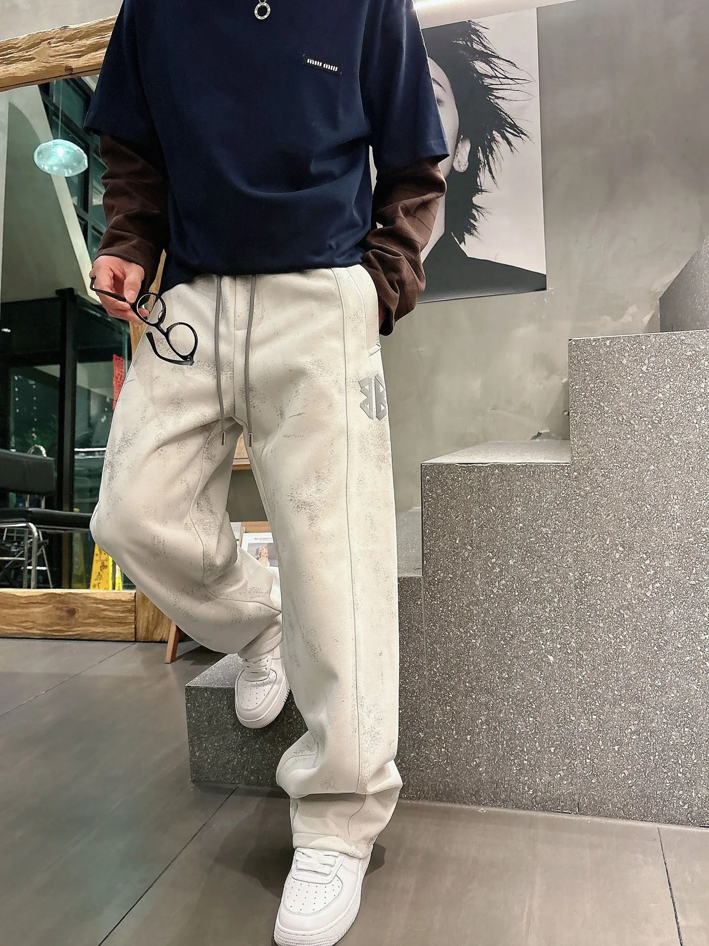 Balenciaga 🆕2026 Autumn and Winter New Arrival Casual Pants! The official website will be released simultaneously. Brand Classic LOGO casual pants, customized fabrics, excellent comfort and strong touch. Highly recognisable, perfect appearance and craftsmanship. Size:M-3XL